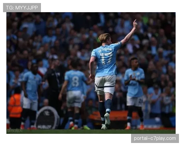 特写镜头:第70分钟,德布劳内因抽筋被换下,瓜迪奥拉紧急布置战术调整 特写镜头:第70分钟,德布劳内因抽筋被换下,瓜迪奥拉紧急布置战术调整