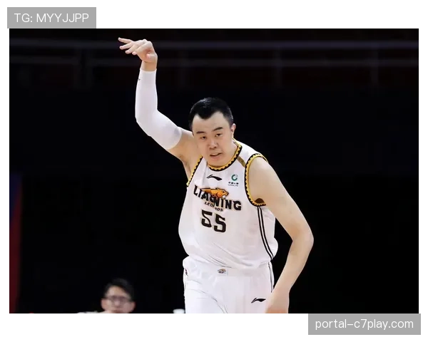 韩德君赛后发布会上正式宣布,本赛季后将结束球员生涯 韩德君赛后发布会上正式宣布,本赛季后将结束球员生涯